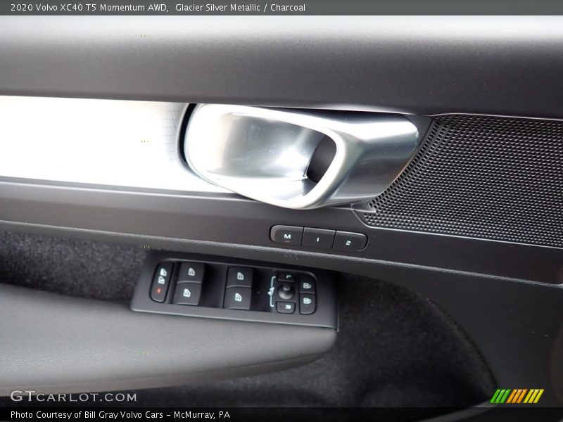 Glacier Silver Metallic / Charcoal 2020 Volvo XC40 T5 Momentum AWD
