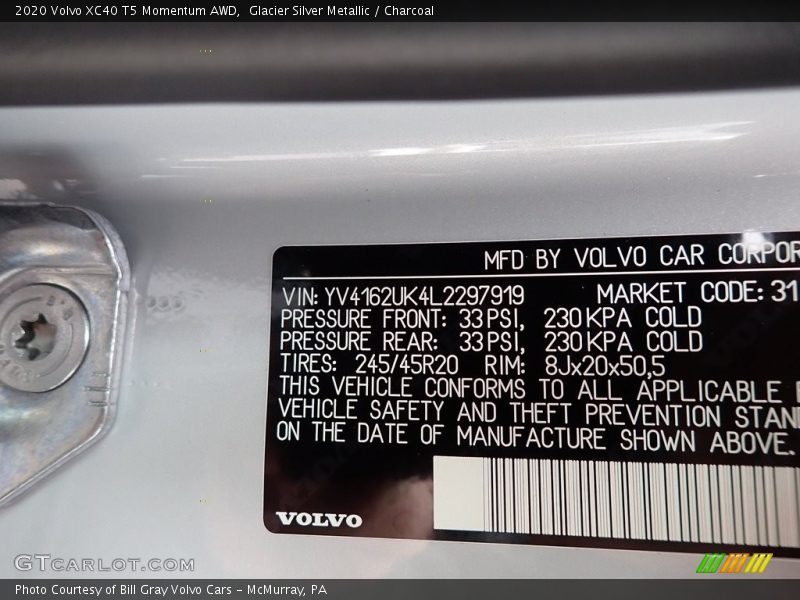 Glacier Silver Metallic / Charcoal 2020 Volvo XC40 T5 Momentum AWD
