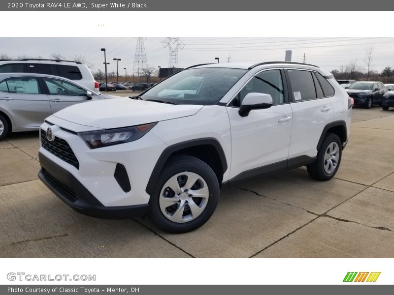 Front 3/4 View of 2020 RAV4 LE AWD