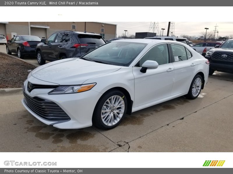 Wind Chill Pearl / Macadamia 2020 Toyota Camry XLE