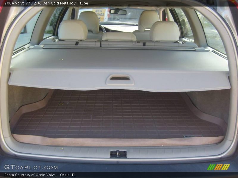 Ash Gold Metallic / Taupe 2004 Volvo V70 2.4