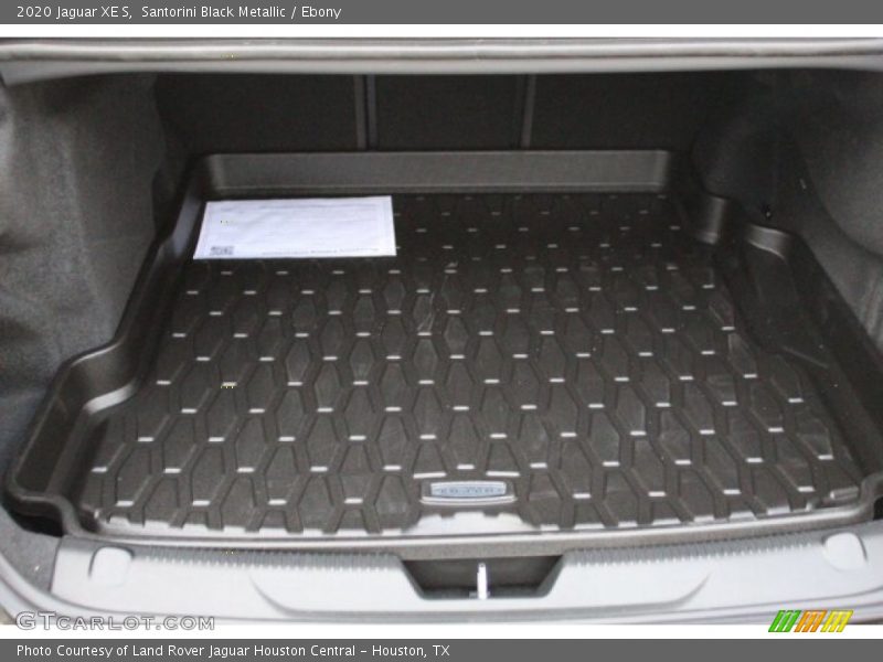 Santorini Black Metallic / Ebony 2020 Jaguar XE S