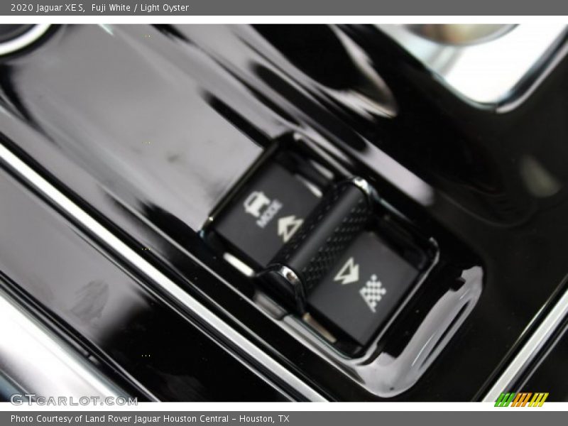 Fuji White / Light Oyster 2020 Jaguar XE S