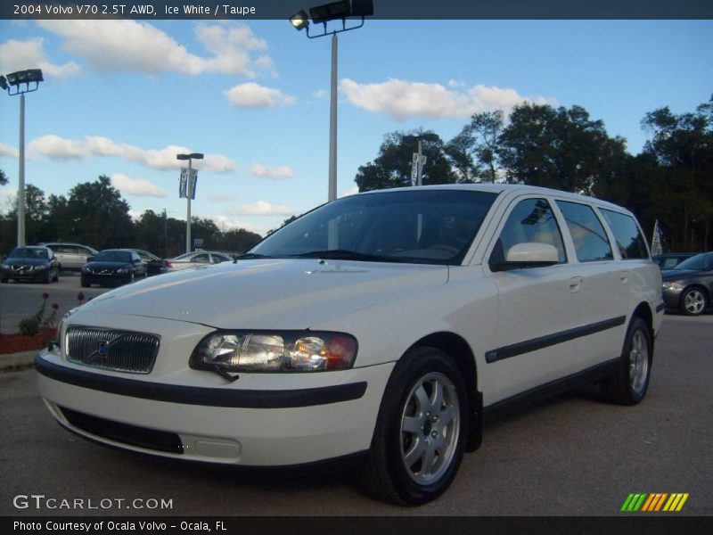 Ice White / Taupe 2004 Volvo V70 2.5T AWD