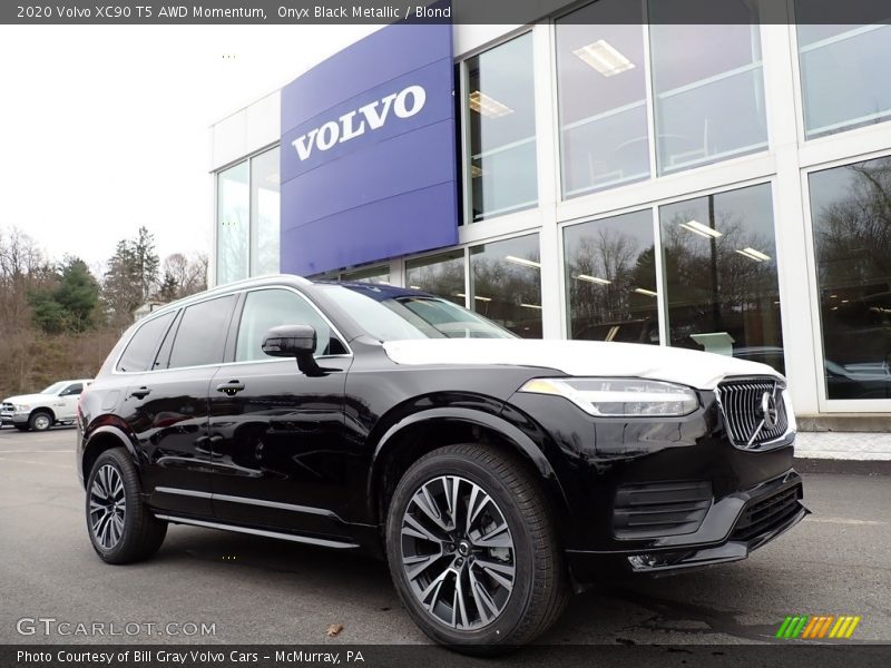 Front 3/4 View of 2020 XC90 T5 AWD Momentum