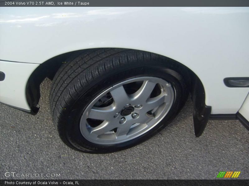 Ice White / Taupe 2004 Volvo V70 2.5T AWD