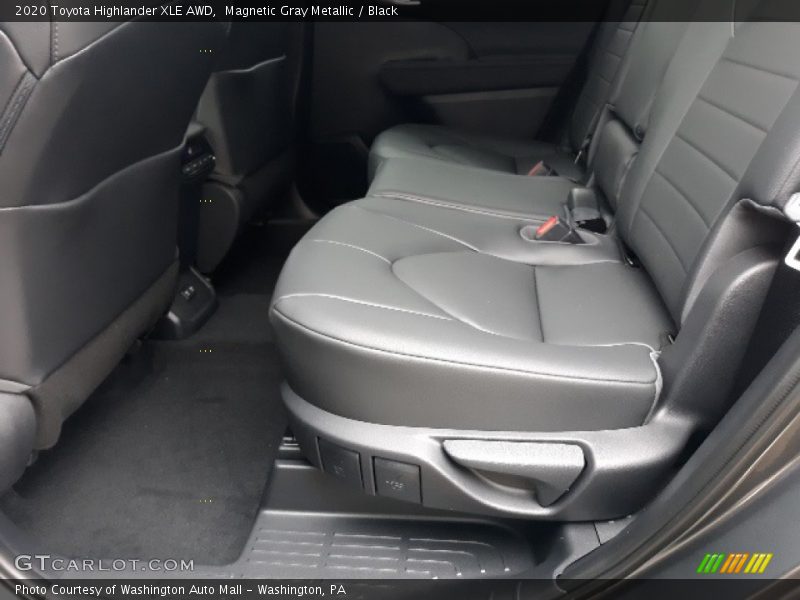 Magnetic Gray Metallic / Black 2020 Toyota Highlander XLE AWD