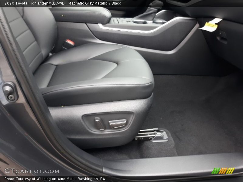 Magnetic Gray Metallic / Black 2020 Toyota Highlander XLE AWD
