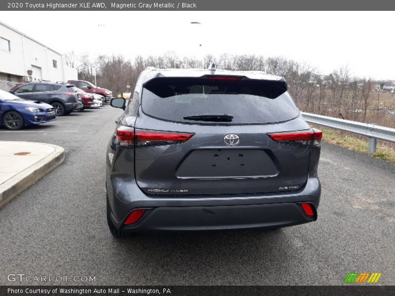 Magnetic Gray Metallic / Black 2020 Toyota Highlander XLE AWD