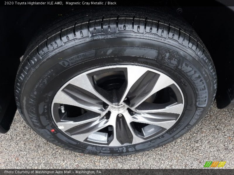 Magnetic Gray Metallic / Black 2020 Toyota Highlander XLE AWD