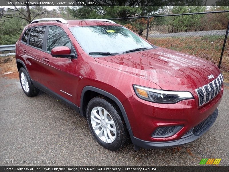 Front 3/4 View of 2020 Cherokee Latitude
