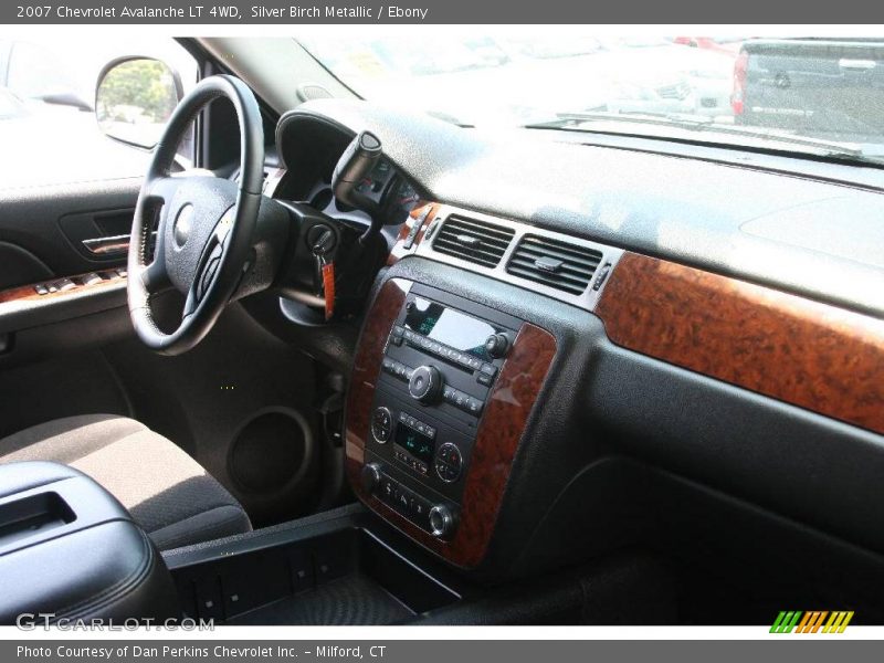 Silver Birch Metallic / Ebony 2007 Chevrolet Avalanche LT 4WD