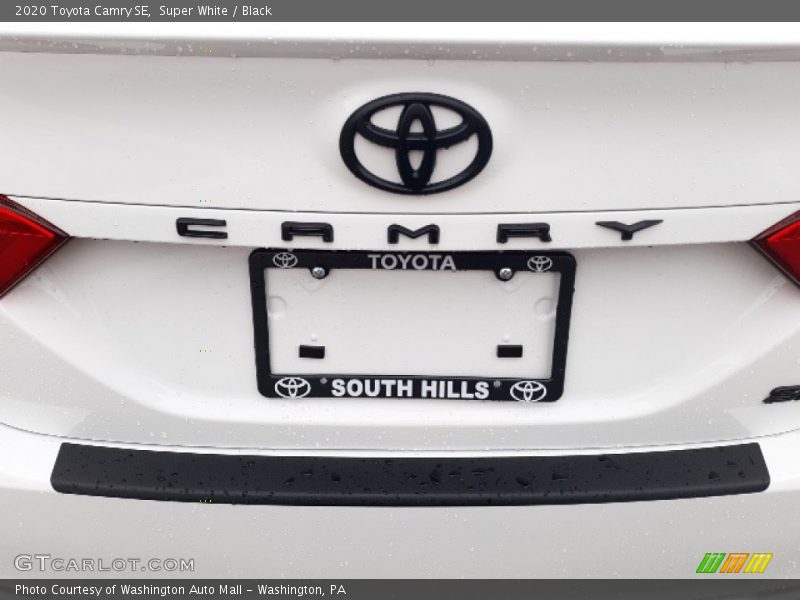 Super White / Black 2020 Toyota Camry SE
