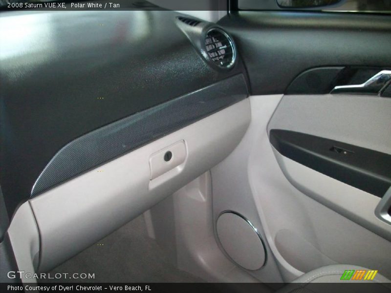 Polar White / Tan 2008 Saturn VUE XE
