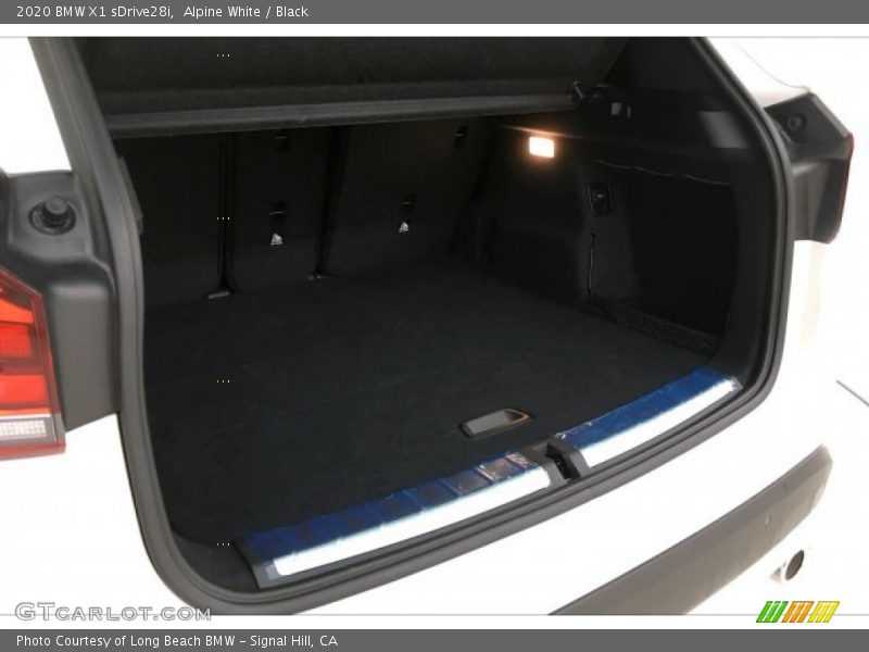 Alpine White / Black 2020 BMW X1 sDrive28i
