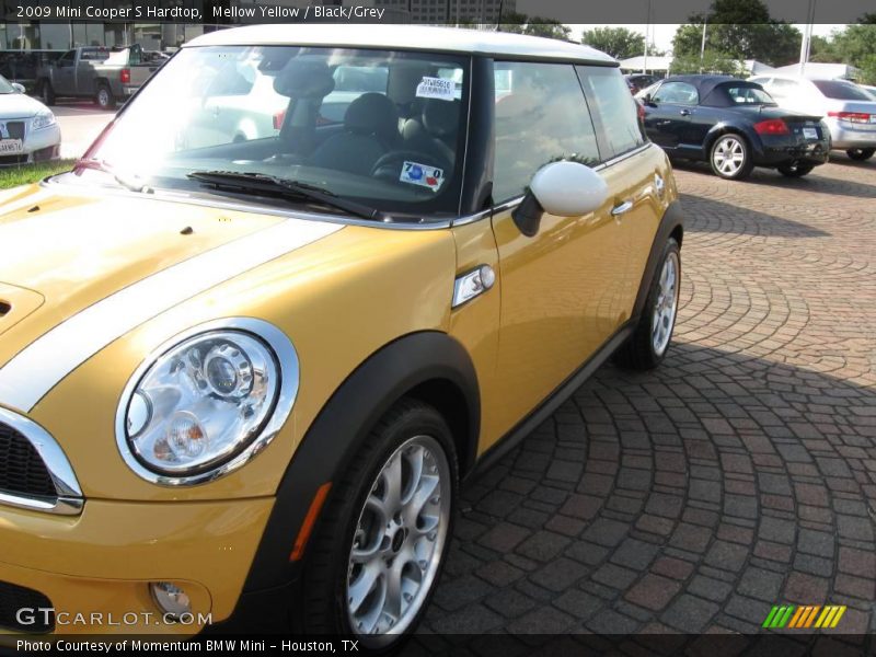 Mellow Yellow / Black/Grey 2009 Mini Cooper S Hardtop