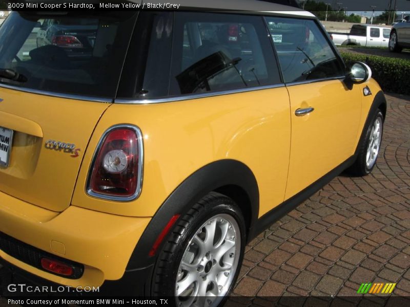 Mellow Yellow / Black/Grey 2009 Mini Cooper S Hardtop