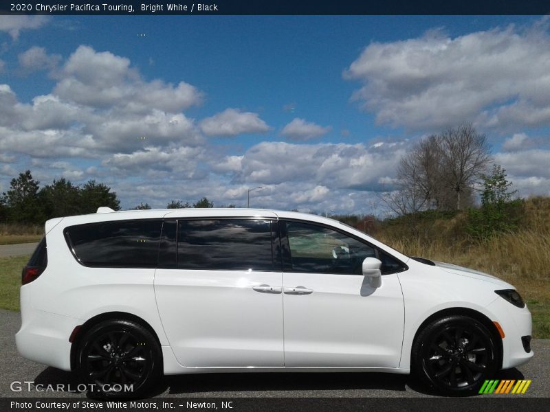 Bright White / Black 2020 Chrysler Pacifica Touring