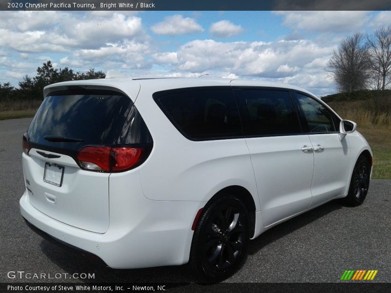 Bright White / Black 2020 Chrysler Pacifica Touring