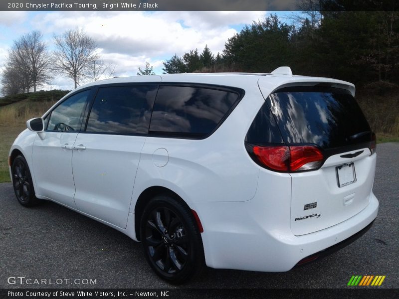 Bright White / Black 2020 Chrysler Pacifica Touring