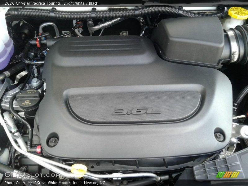 Bright White / Black 2020 Chrysler Pacifica Touring