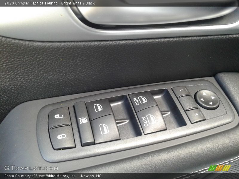 Bright White / Black 2020 Chrysler Pacifica Touring