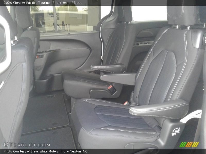 Bright White / Black 2020 Chrysler Pacifica Touring