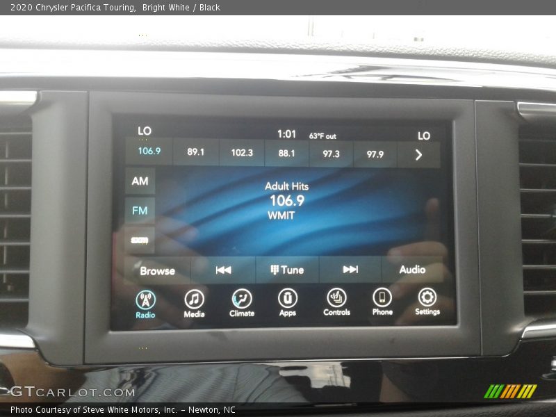 Bright White / Black 2020 Chrysler Pacifica Touring