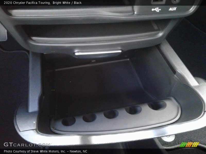 Bright White / Black 2020 Chrysler Pacifica Touring