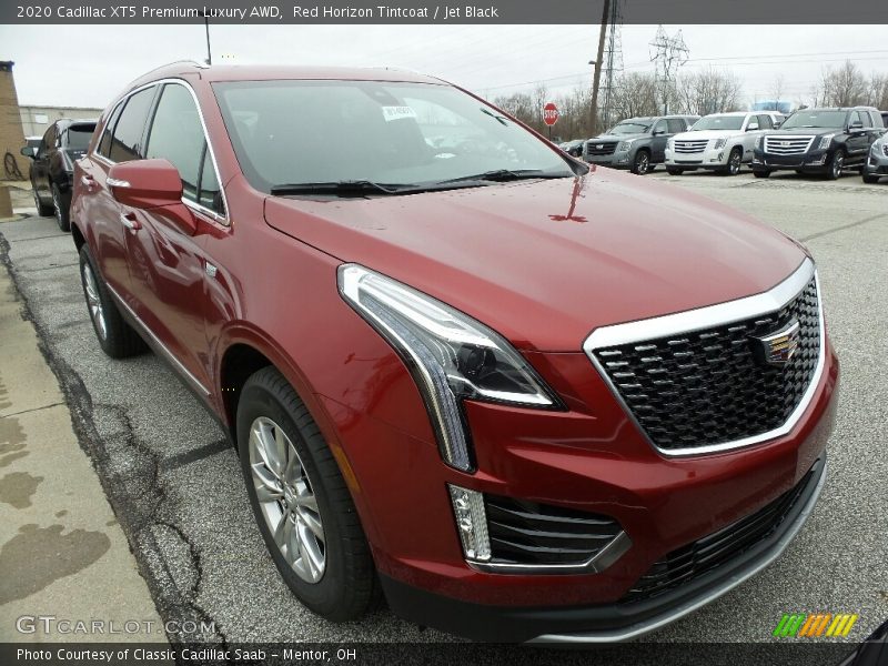 Front 3/4 View of 2020 XT5 Premium Luxury AWD