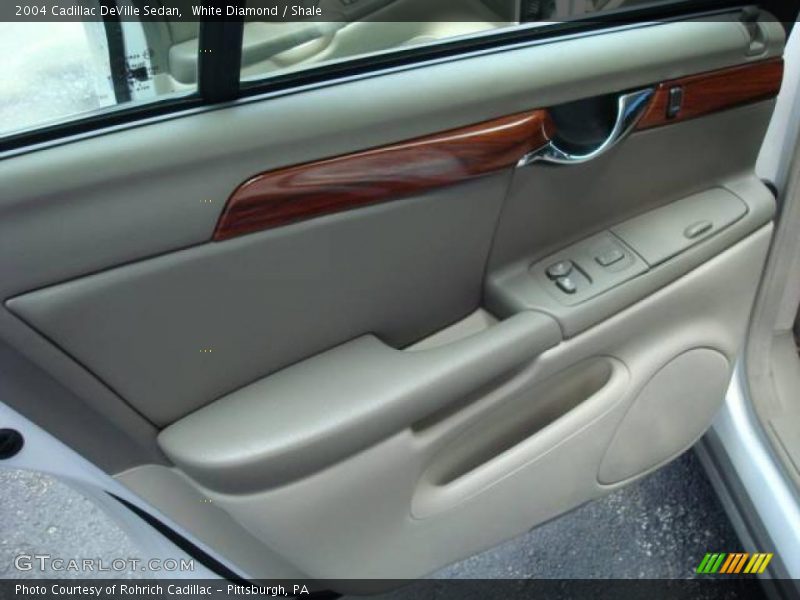 White Diamond / Shale 2004 Cadillac DeVille Sedan