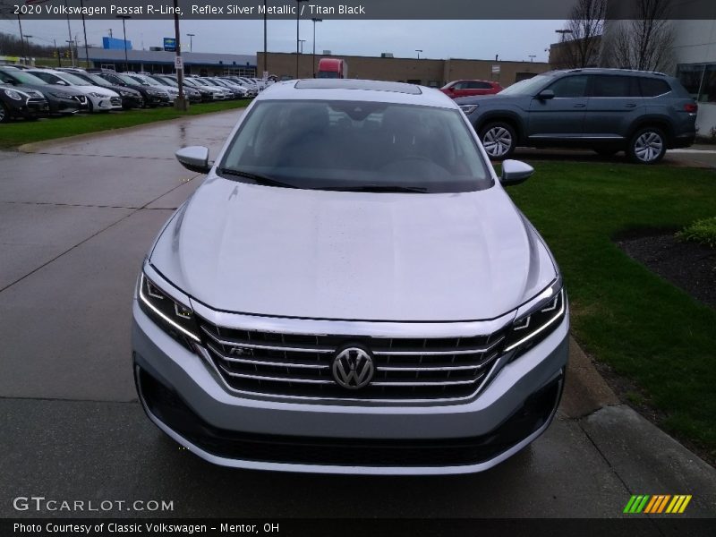 Reflex Silver Metallic / Titan Black 2020 Volkswagen Passat R-Line