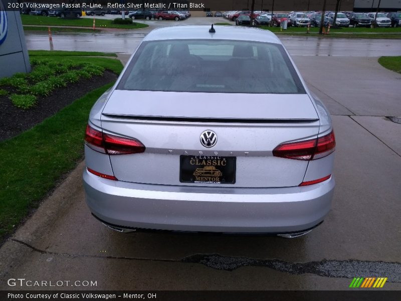 Reflex Silver Metallic / Titan Black 2020 Volkswagen Passat R-Line