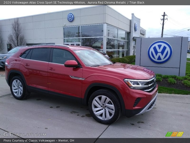 Front 3/4 View of 2020 Atlas Cross Sport SE Technology 4Motion