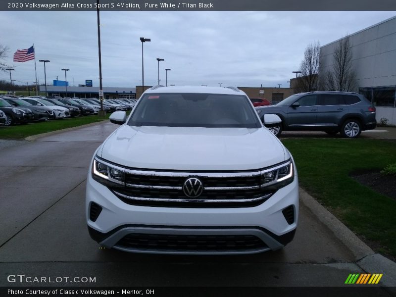 Pure White / Titan Black 2020 Volkswagen Atlas Cross Sport S 4Motion