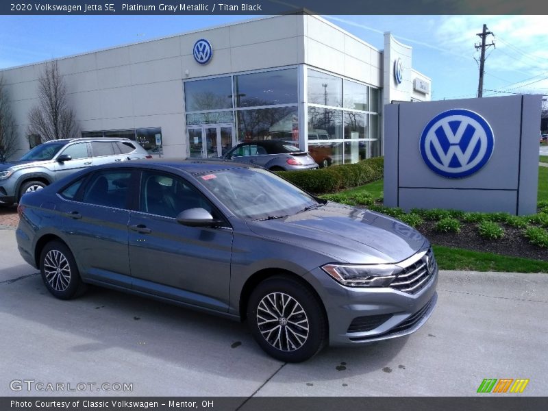 Platinum Gray Metallic / Titan Black 2020 Volkswagen Jetta SE