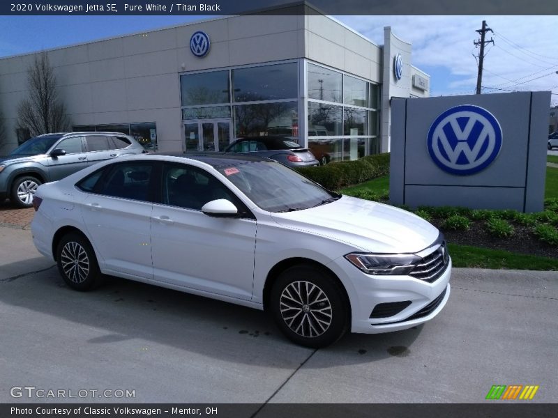 Pure White / Titan Black 2020 Volkswagen Jetta SE