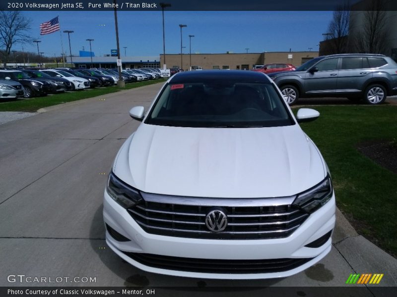 Pure White / Titan Black 2020 Volkswagen Jetta SE