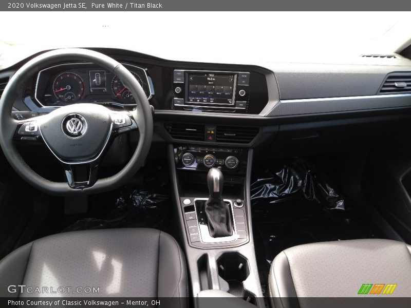 Pure White / Titan Black 2020 Volkswagen Jetta SE