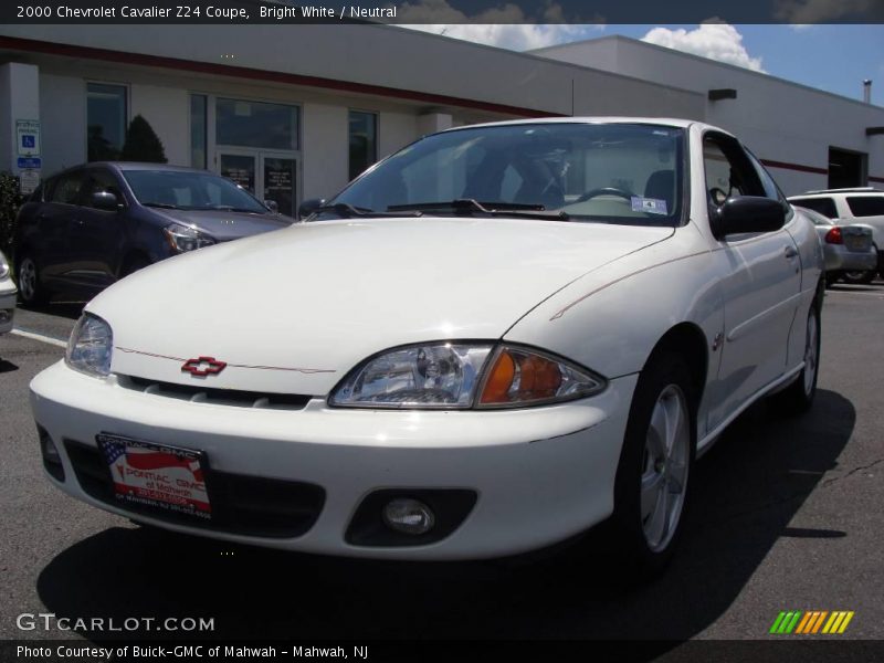 Bright White / Neutral 2000 Chevrolet Cavalier Z24 Coupe