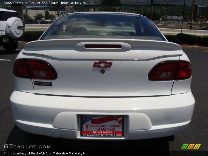 Bright White / Neutral 2000 Chevrolet Cavalier Z24 Coupe