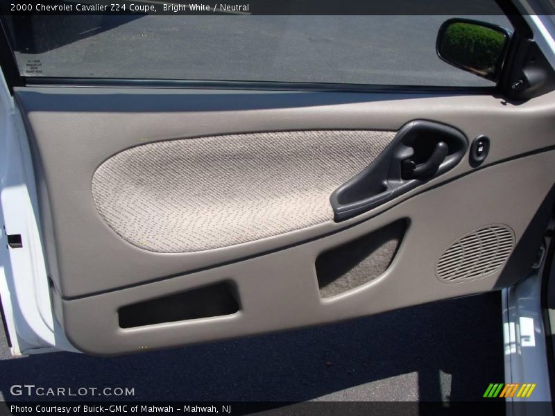 Bright White / Neutral 2000 Chevrolet Cavalier Z24 Coupe
