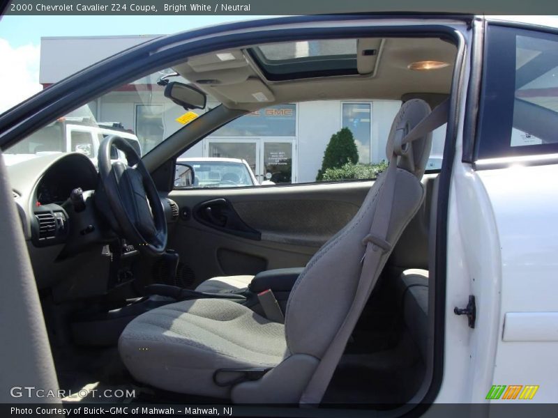 Bright White / Neutral 2000 Chevrolet Cavalier Z24 Coupe