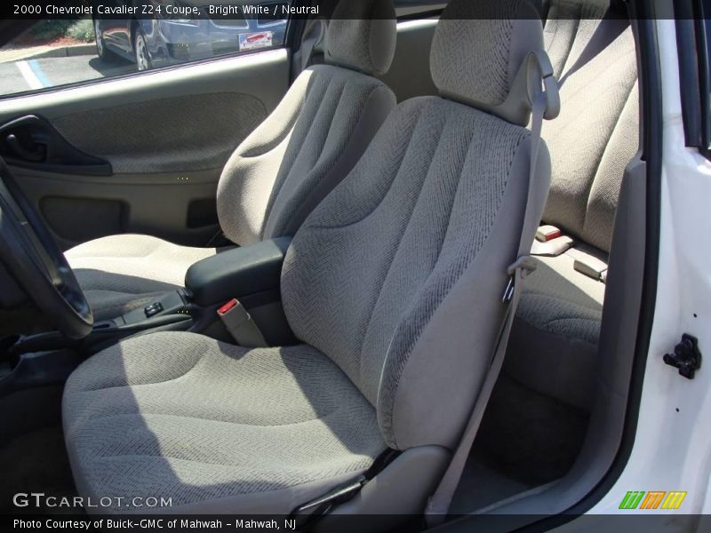 Bright White / Neutral 2000 Chevrolet Cavalier Z24 Coupe