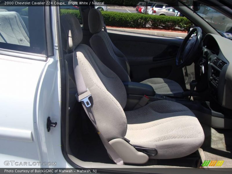 Bright White / Neutral 2000 Chevrolet Cavalier Z24 Coupe