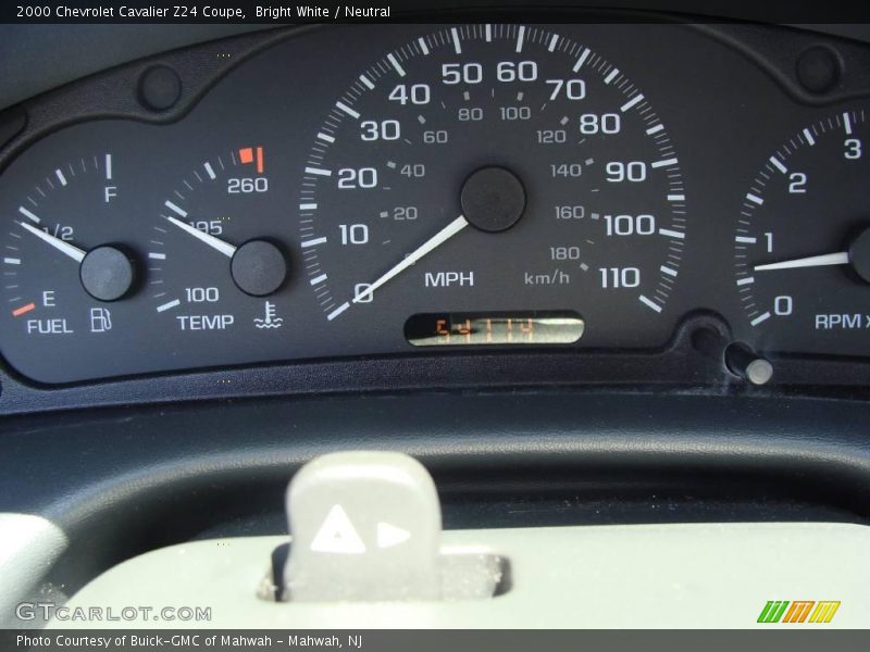 Bright White / Neutral 2000 Chevrolet Cavalier Z24 Coupe