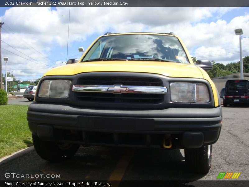 Yellow / Medium Gray 2002 Chevrolet Tracker ZR2 4WD Hard Top