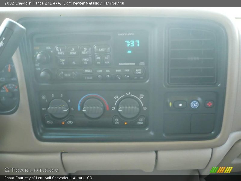 Light Pewter Metallic / Tan/Neutral 2002 Chevrolet Tahoe Z71 4x4