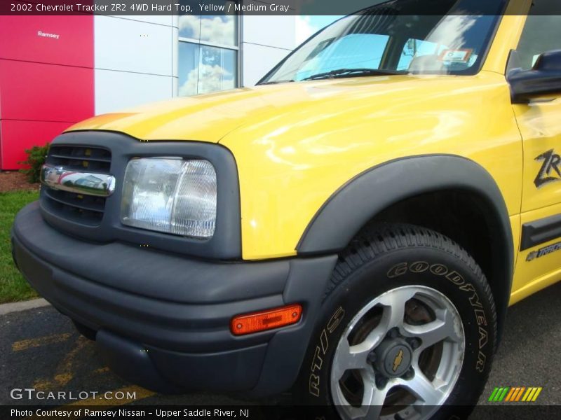 Yellow / Medium Gray 2002 Chevrolet Tracker ZR2 4WD Hard Top