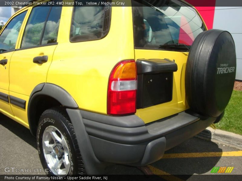 Yellow / Medium Gray 2002 Chevrolet Tracker ZR2 4WD Hard Top